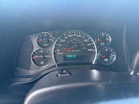 Used 2018 Chevrolet Express 2500 w/ Enhanced Convenience Package image 13