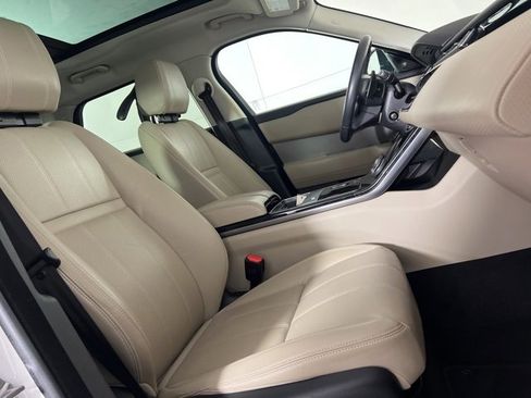 Used 2020 Land Rover Range Rover Velar S image 13