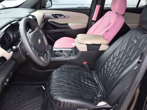 Used 2023 Chevrolet Traverse LS w/ Safety Package image 9