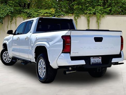 Certified 2025 Toyota Tacoma SR5 w/ SR5 Upgrade Package AWD/4WD image 4