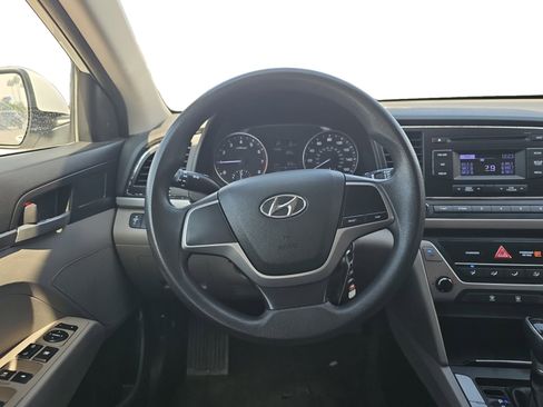 Used 2017 Hyundai Elantra SE FWD image 13