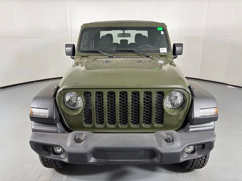 Used 2022 Jeep Gladiator Sport AWD/4WD image 3