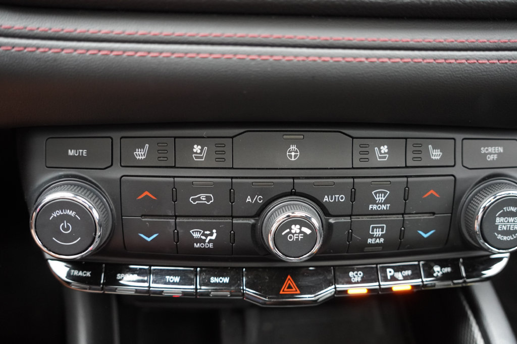 Used 2022 Dodge Durango R/T w/ Tow 'N Go Package AWD/4WD image 8