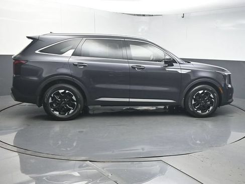 Used 2025 Kia Sorento S FWD image 8