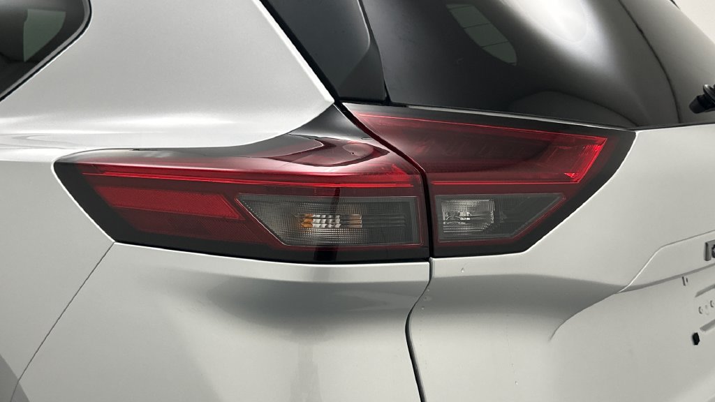 Certified 2025 Nissan Rogue SV AWD/4WD image 21