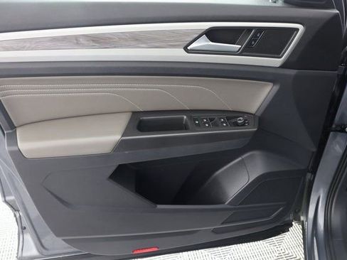 Used 2022 Volkswagen Atlas Cross Sport SE image 25