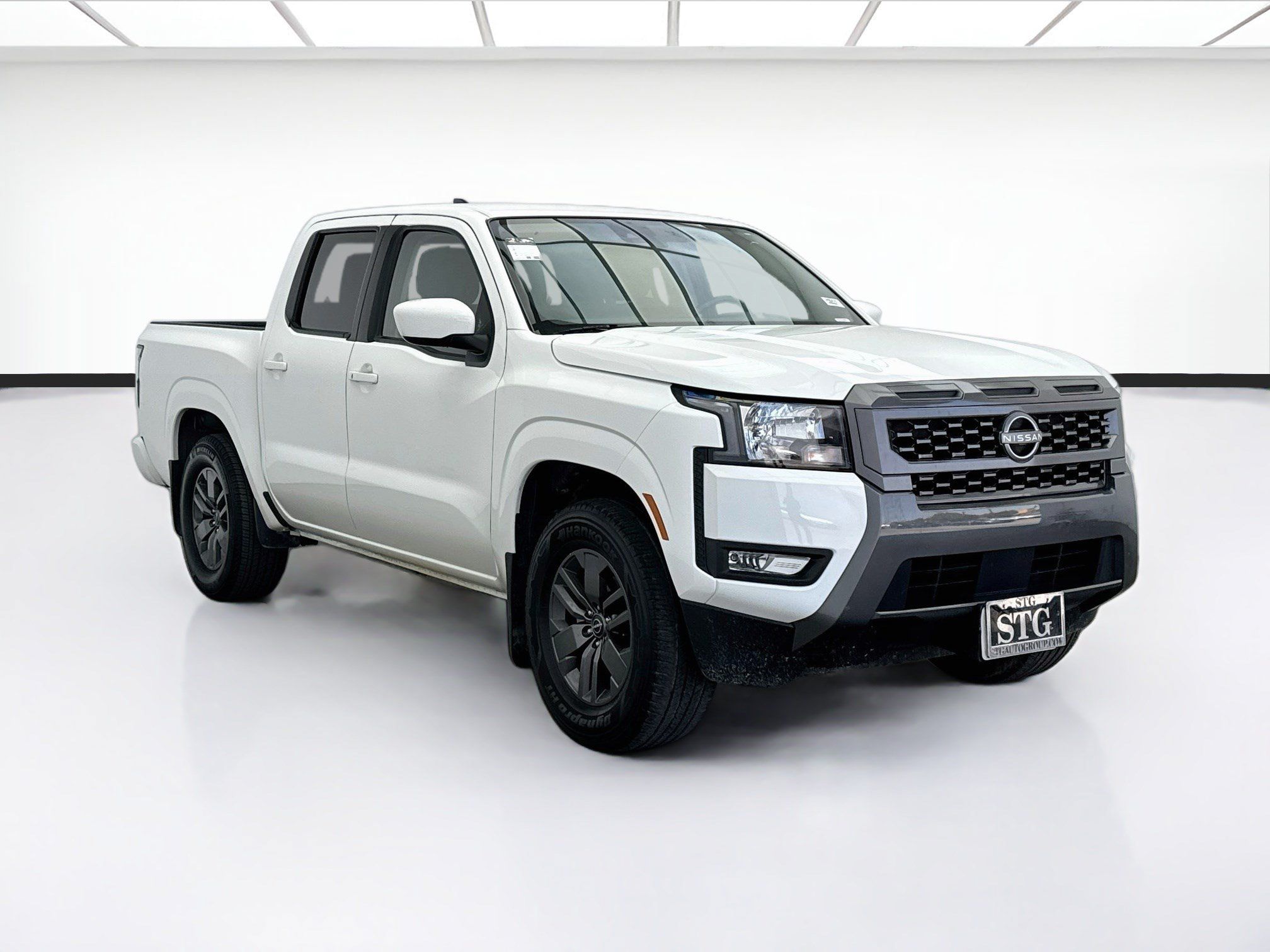Used 2025 Nissan Frontier SV w/ SV Convenience Package RWD image 3