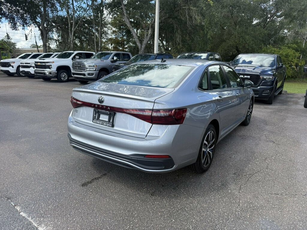 Used 2026 Volkswagen Jetta SE FWD image 10