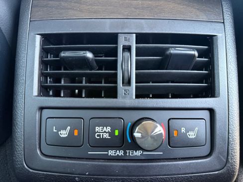 Used 2018 Toyota Avalon Limited image 15