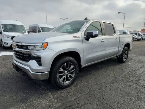 Used 2022 Chevrolet Silverado 1500 LT AWD/4WD image 4