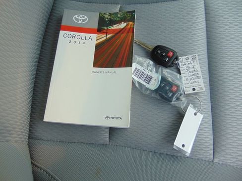 Used 2014 Toyota Corolla LE FWD image 30