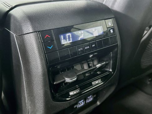 Used 2023 Jeep Grand Cherokee L Laredo RWD image 24