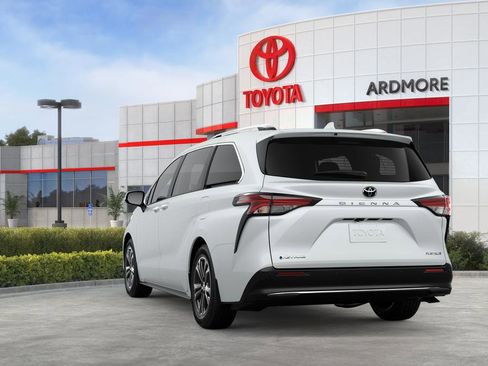 New 2026 Toyota Sienna Platinum image 28