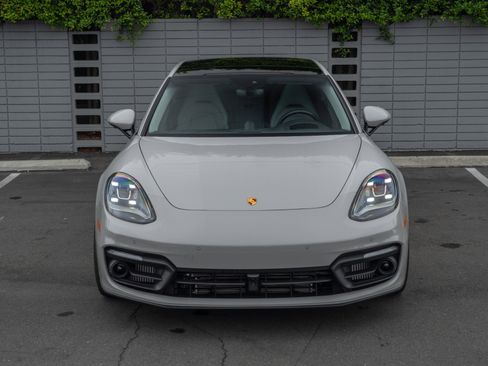 Used 2023 Porsche Panamera 4 Platinum Edition w/ Assistance Package image 2