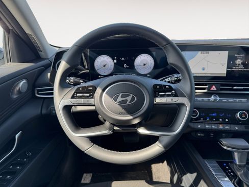 New 2025 Hyundai Elantra SEL image 12