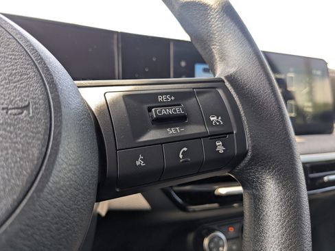 Used 2025 Nissan Kicks SV FWD image 23