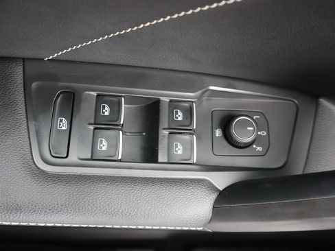 Used 2022 Volkswagen Tiguan SE AWD/4WD image 30