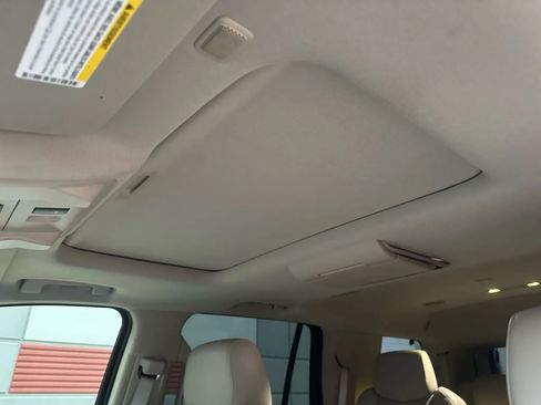 Used 2016 Cadillac Escalade Luxury image 15