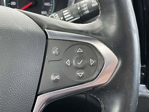 Used 2023 Chevrolet Traverse RS image 23