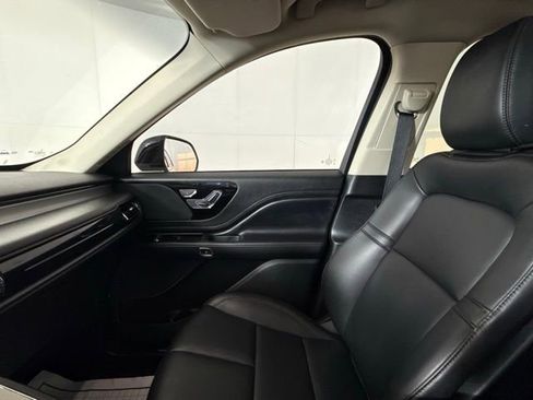 Used 2023 Lincoln Aviator 2WD w/ Premium Package image 19