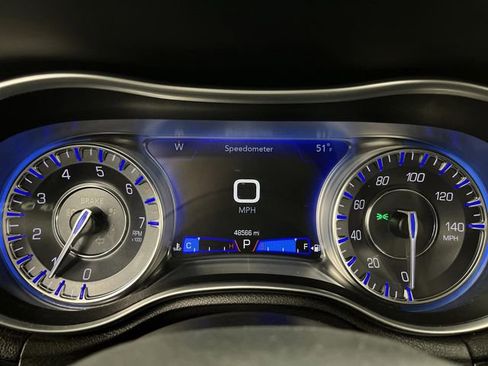 Used 2023 Chrysler 300 Touring w/ Sport Appearance Package image 15