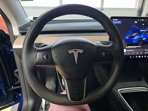 Used 2024 Tesla Model Y Performance image 4