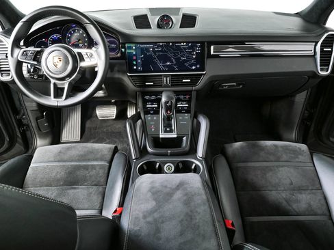 Certified 2023 Porsche Cayenne GTS w/ Premium Package AWD/4WD image 19