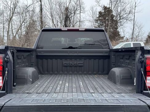 Used 2023 GMC Sierra 1500 SLE image 29