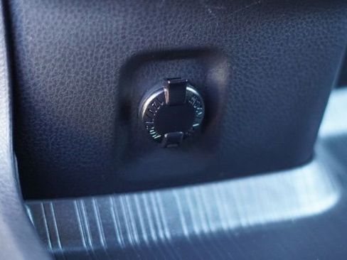 Certified 2023 Toyota Sienna Platinum image 40