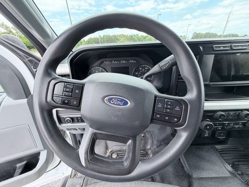 Used 2024 Ford F550 4x4 Crew Cab Super Duty w/ XLT Value Package image 13