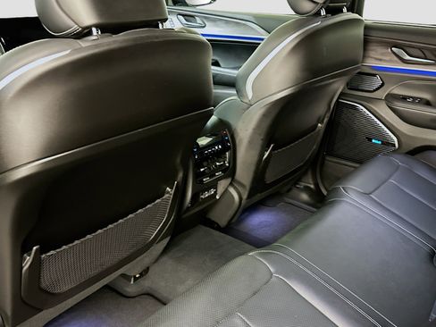 Used 2023 Jeep Grand Cherokee Overland w/ Luxury Tech Group IV image 28