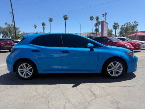 Used 2020 Toyota Corolla SE FWD image 2