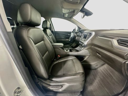 Used 2023 GMC Acadia SLT FWD image 34