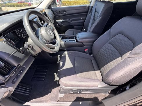 Certified 2025 Nissan Pathfinder SV FWD image 11