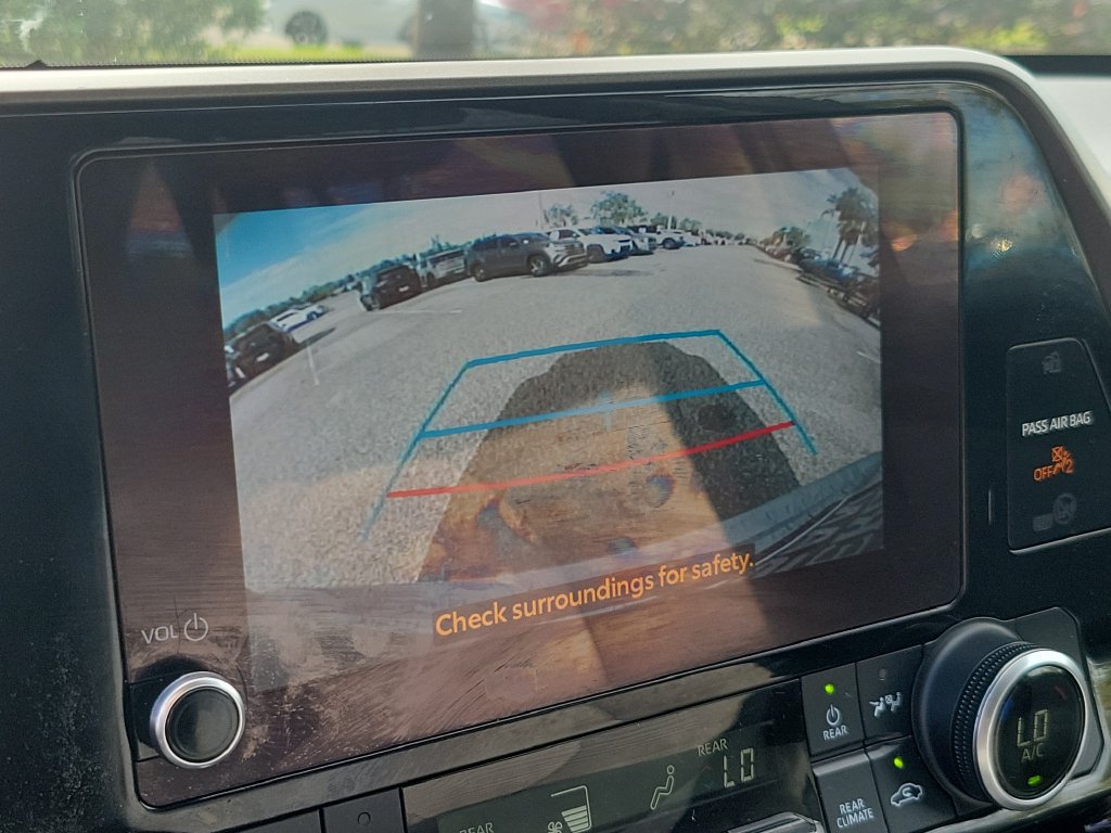 Used 2023 Toyota Highlander L FWD image 25