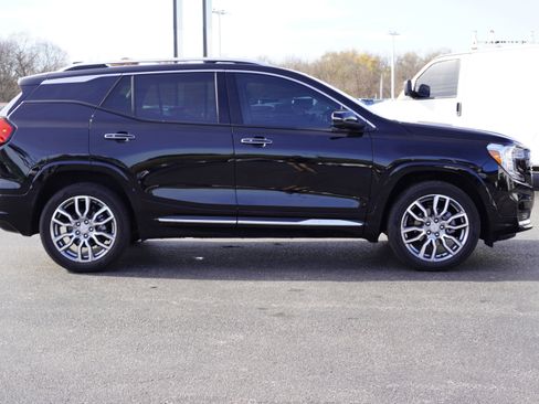 Used 2024 GMC Terrain Denali w/ Denali Premium Package image 11