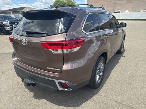 Used 2019 Toyota Highlander Limited Platinum w/ Carpet Mat Package (TMS) AWD/4WD image 7