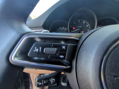 Used 2026 Porsche Macan AWD/4WD image 12
