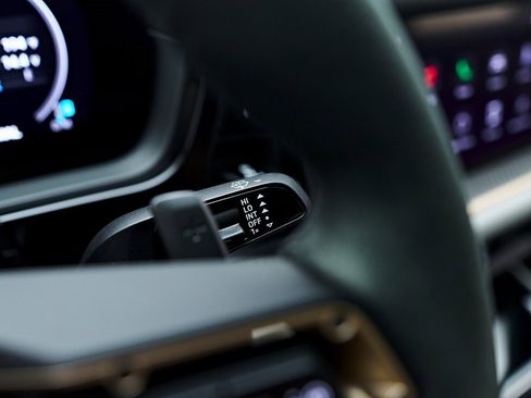 Used 2025 Porsche Cayenne GTS image 70