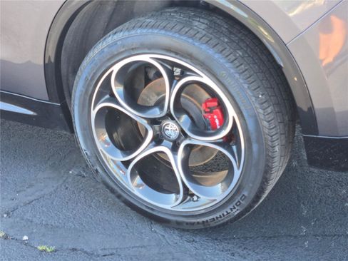 Used 2024 Alfa Romeo Stelvio Veloce image 18