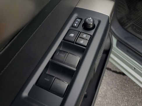 Used 2025 Toyota Tundra Limited AWD/4WD image 18