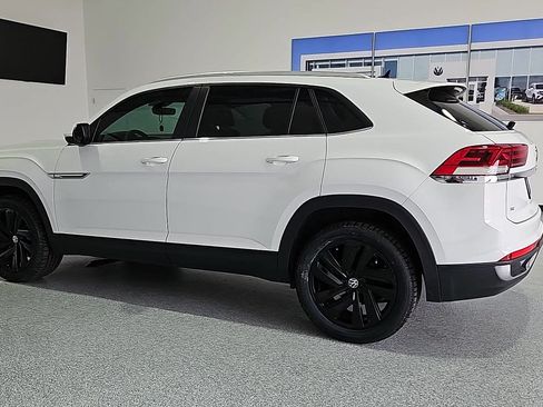 Certified 2023 Volkswagen Atlas Cross Sport SE w/ Panoramic Sunroof Package FWD image 6