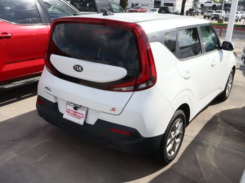 Used 2021 Kia Soul S image 11