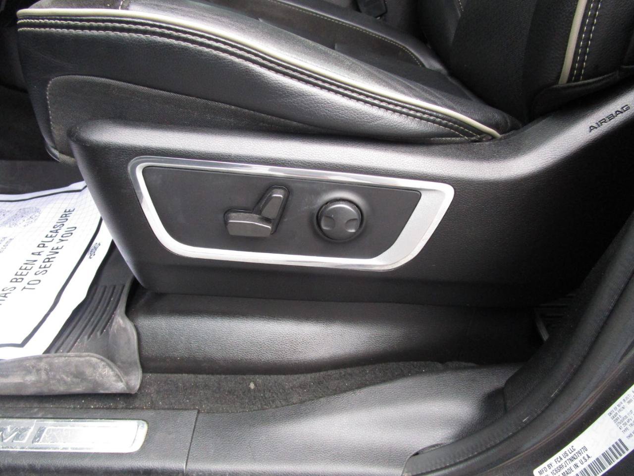Used 2022 RAM 1500 Laramie w/ Sport Appearance Package AWD/4WD image 17