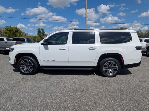 Used 2024 Jeep Wagoneer L Series II image 7