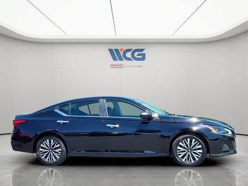 Used 2024 Nissan Altima 2.5 SV FWD image 3
