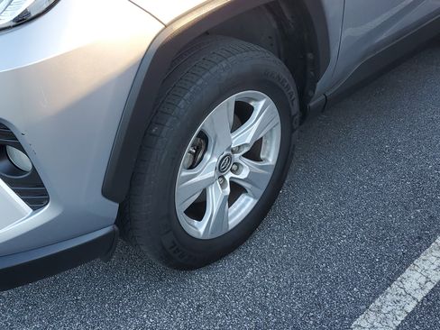 Used 2019 Toyota RAV4 XLE image 6