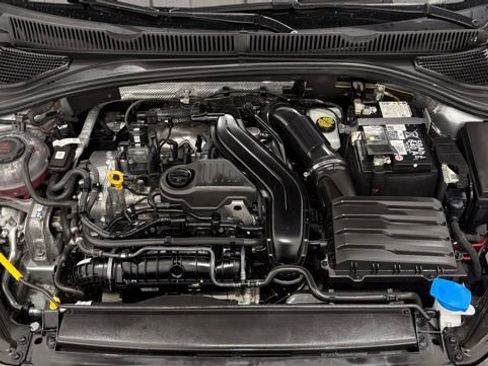 Used 2024 Volkswagen Jetta SE image 8
