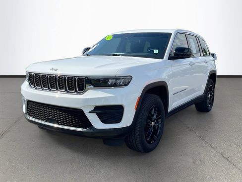 Certified 2023 Jeep Grand Cherokee Laredo AWD/4WD image 3