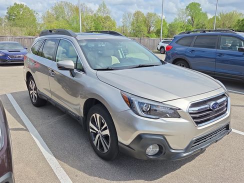 Used 2018 Subaru Outback 2.5i Limited image 2